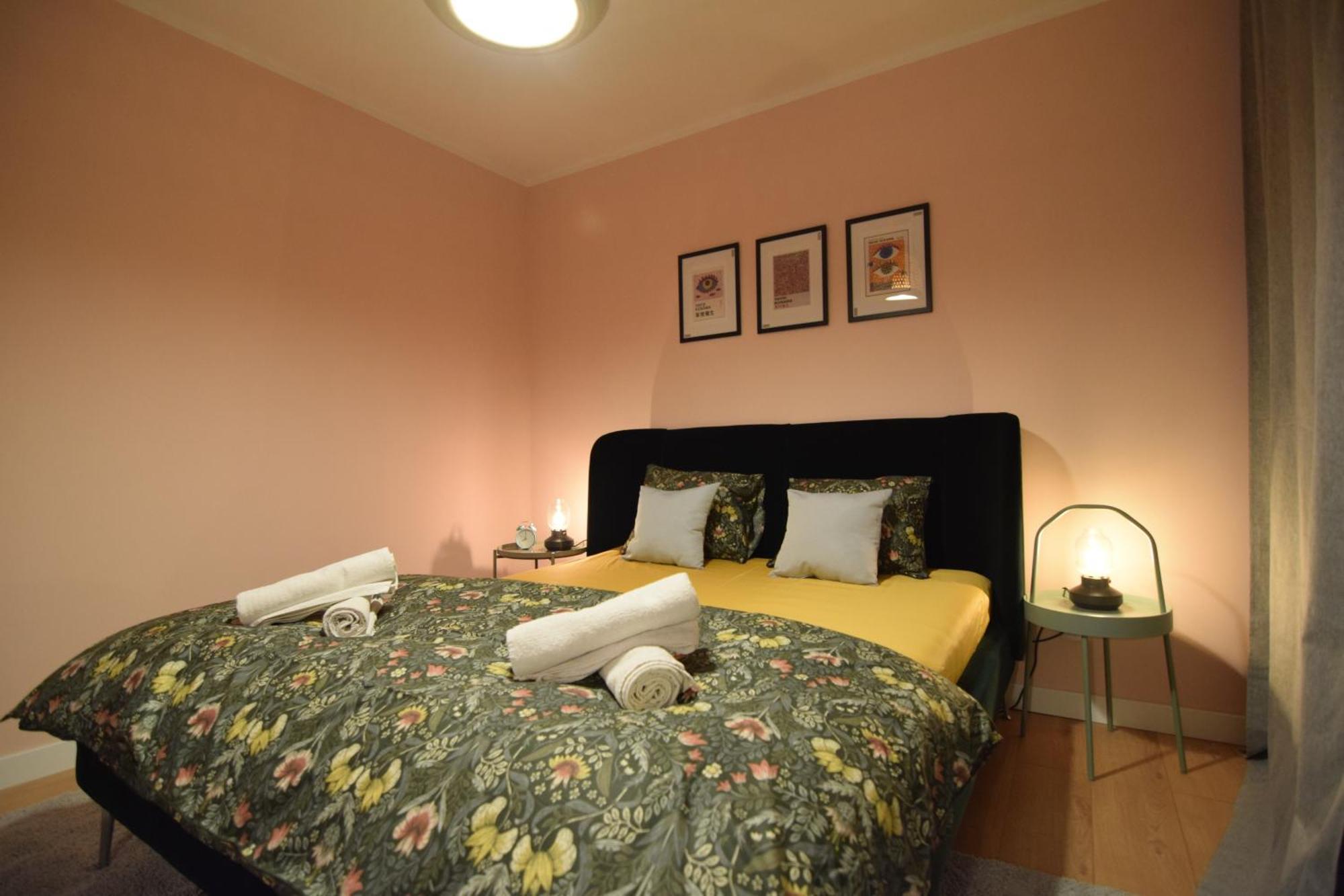 Stylish Apartment With Video Projector Bukarest Eksteriør billede